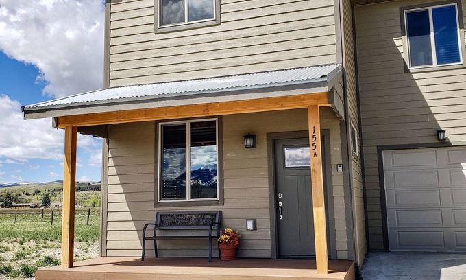 Ennis House | Modern condominium in Ennis