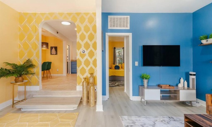 Mosswood House | Modern Cottage near many conveniences