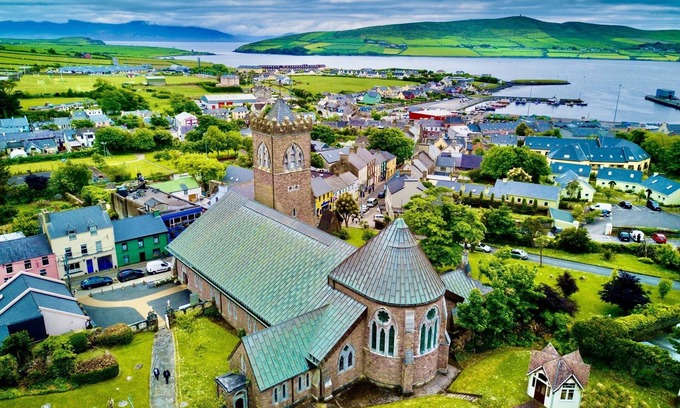 Dingle House | Modern Dingle House 1 mile outside the town in a private location