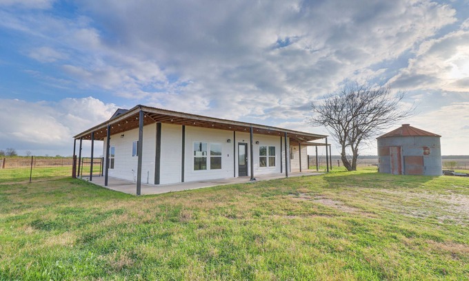 Del Valle House | Modern Farmhouse in Del Valle: Rural Setting!