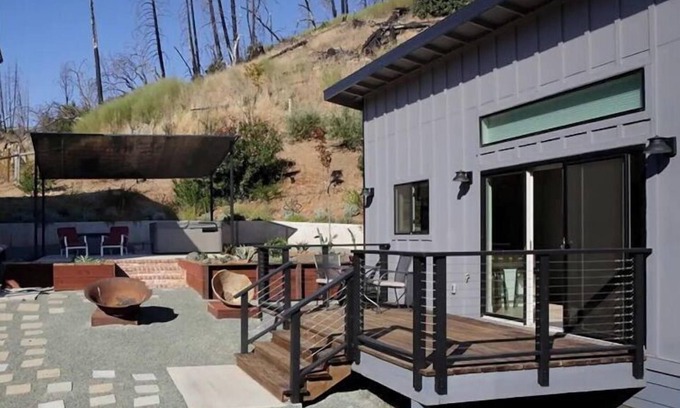Middletown Apartment | Modern Guest House in the Vineyard
