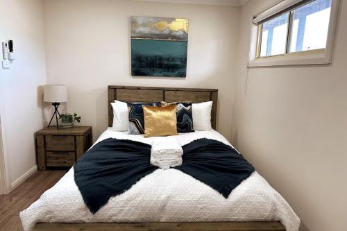 Greenwell Point House | Modern Home 4mins drive to Oyster Farm & River with Free Parking