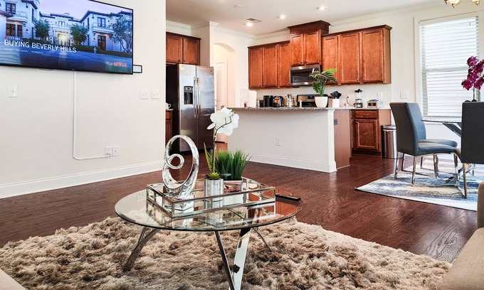 Charlotte House | Modern Home - Upscale - Sleeps 9