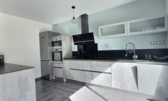 Saint-Paul-en-Born House | Modern house 10 minutes from the lakes - sleeps 6
