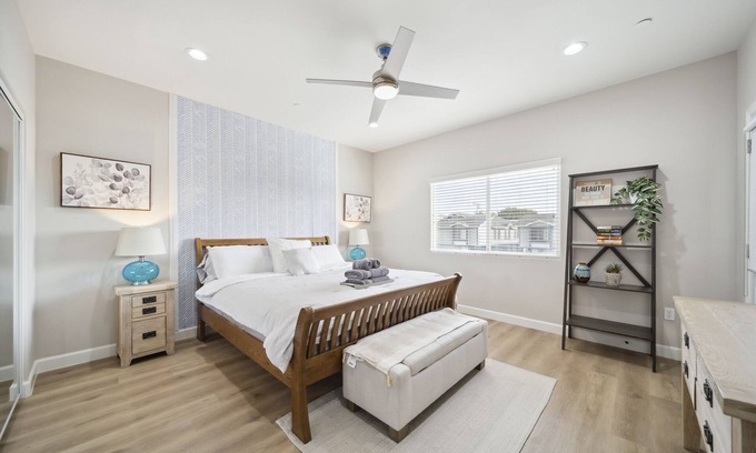Midway City House | Modern Luxury - 4 bedroom - 14 guests - Disney +EV Charge