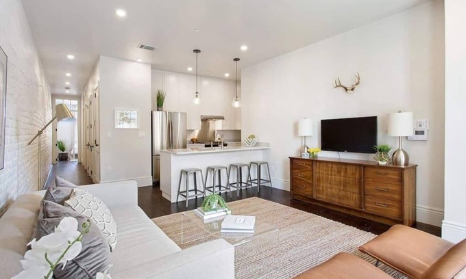 Central Business District Hotel | Modern Luxury in NOLA: 4BR, 4BA Downtown Suite - Close to Harrah's & French Quarter