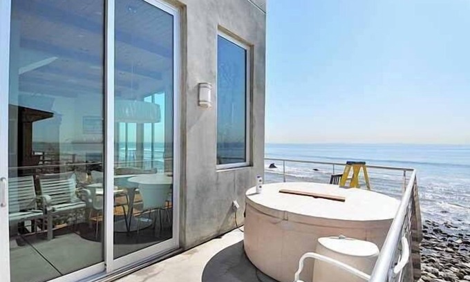 Eastern Malibu House | Modern Malibu · Beachfront 3bdrm 3 ba w/Surfboards