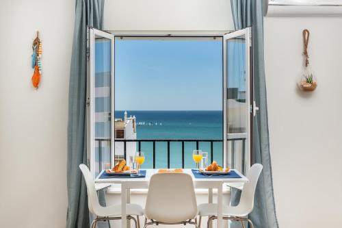 Cavacos House | Modern ocean view apt 2 min walk to beach