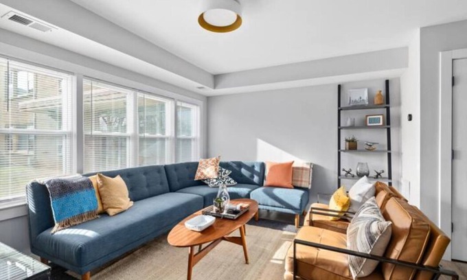 Riverside Apartment | Modern Renovated Suite in Riverside