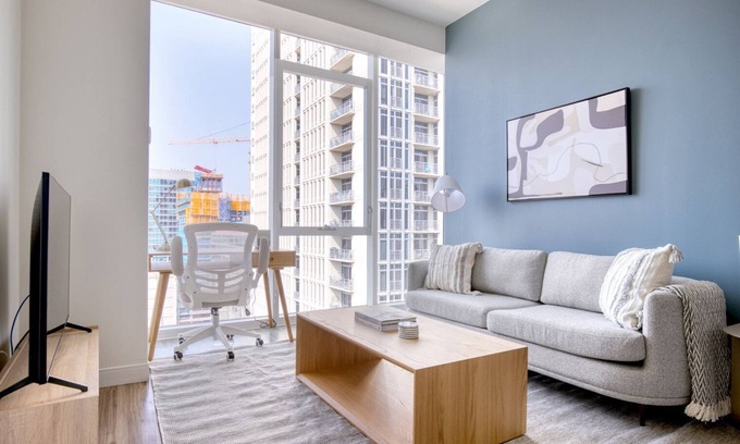 South Loop Apartment | Modern South Loop 1BR w/Gym & Pool, nr Grant Park, by Blueground