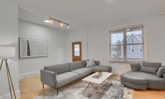 Pittsburgh House | Modern & Spacious 4BD House in Pittsburgh w/Prkg