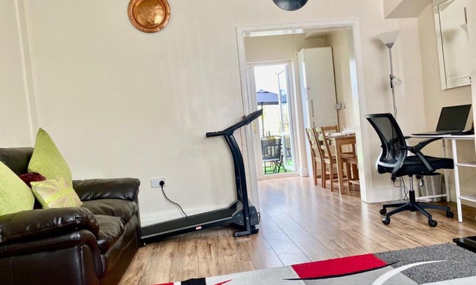 Manchester Apartment | Modern, spacious and comfortable 3 bedroom home.