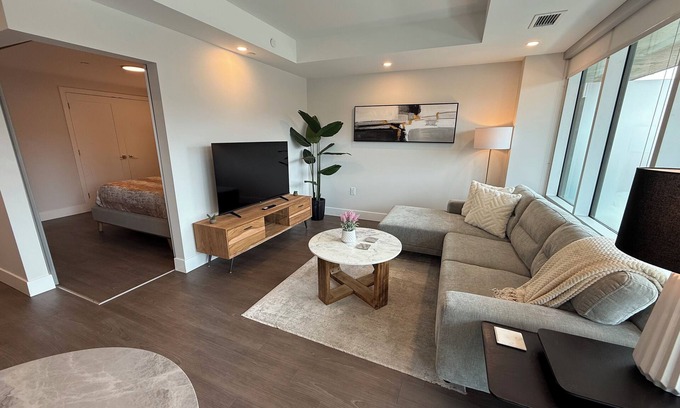 Downtown Halifax Apartment | Modern & spotless, 1 Bedroom Downtown Halifax with 6 appliancs