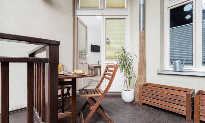 Stradom Apartment | Modern Studio Kantor by Renters