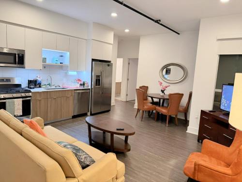 Hollywood Apartment | Modern Venice Beach Stay - Walk to Marina & Boardwalk
