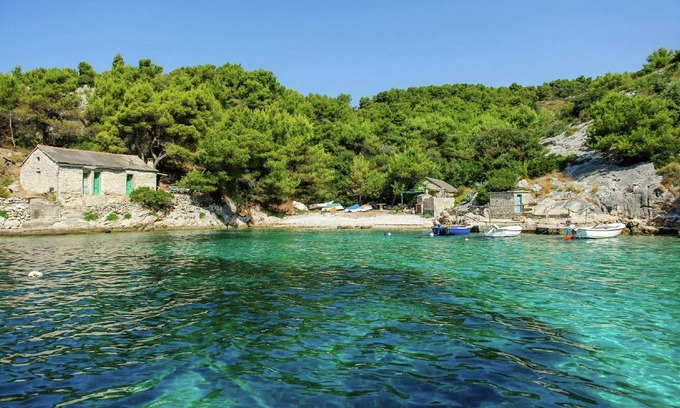 Cove Donja Krusica (Donje selo) Villa | Modern Villa in Grohote with Pool