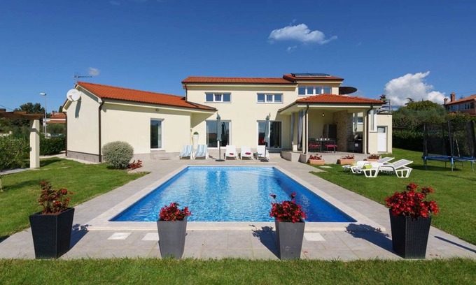 Labinci Villa | Modern Villa Landa with swimming pool only 7 km from beach
