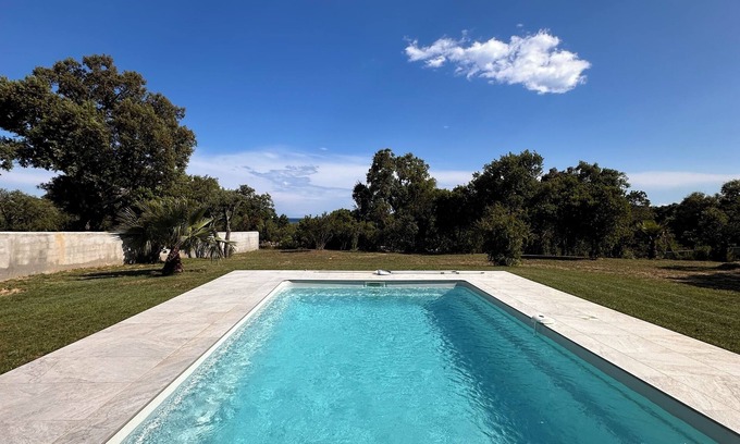 Pinarellu Villa | Modern villa with pool and garden for 6 people max.