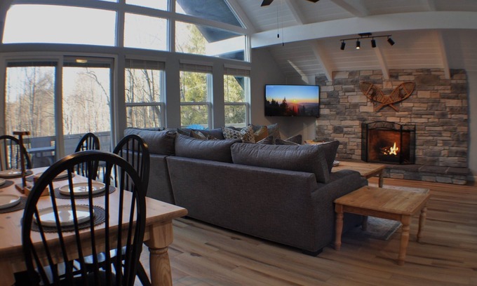 Waynesville Cabin | Modern Waynesville Cabin Getaway! 2 Fireplaces, Pool Table, Close To Everything!