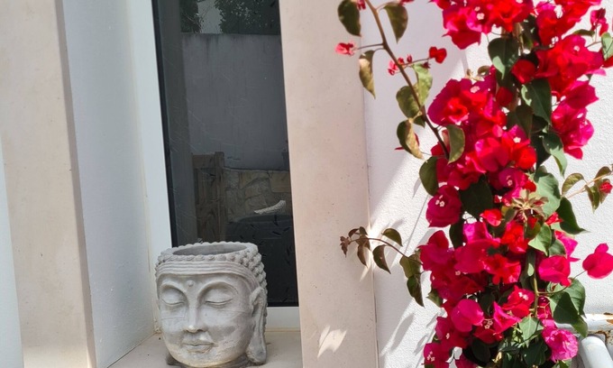 Batalha House | Modernes Haus bis zu 6 Personen mit Pool und Terrasse