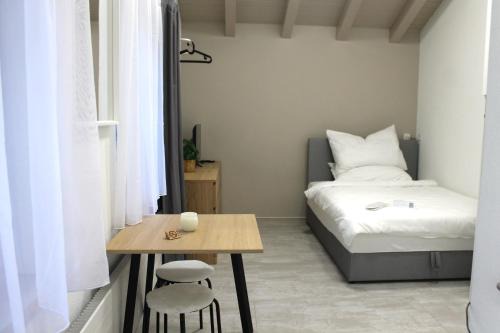 Bilten Apartment | Modernes Studio mit eigenem Bad, Küche & Parkplatz