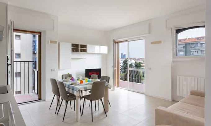 Lorenteggio Apartment | Moderno, Luminoso, Spazioso con Vista