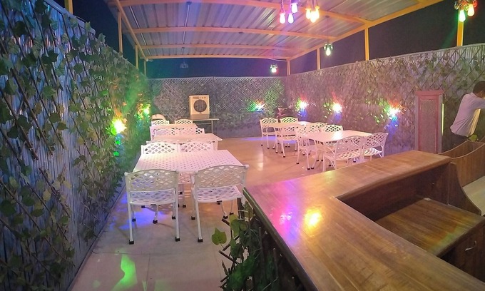 Palanpur Hotel | Modest Rooms by LIBRA