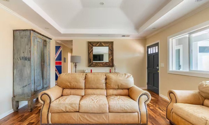 Montecito Cottage | Montecito Beach Cottage. Walk to restaurants.