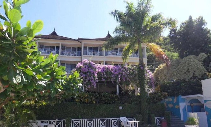 Montego Bay House | Montego Bay Best Kept Secret 1 B/R Apartments - Block C, Unit 2