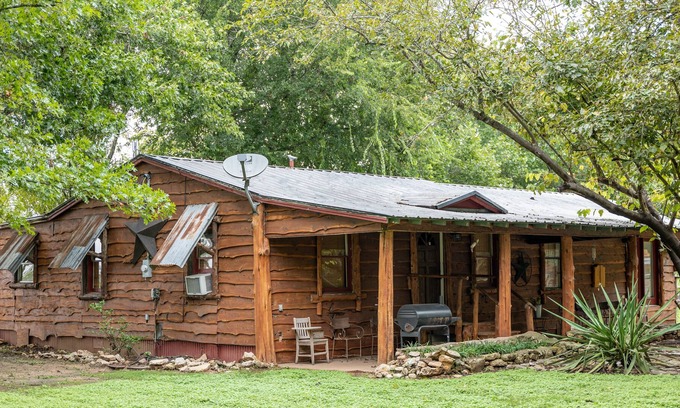 Satin House | Moon River Ranch - Gate House