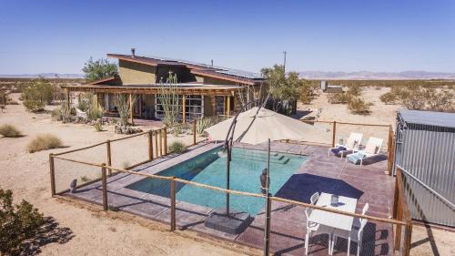 Joshua Tree House | MoonView Modern - Hot tub, BBQ & Private Pool home