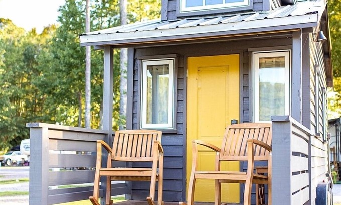 Gadsden Cottage | Morning View Cottage at River Rocks Landing