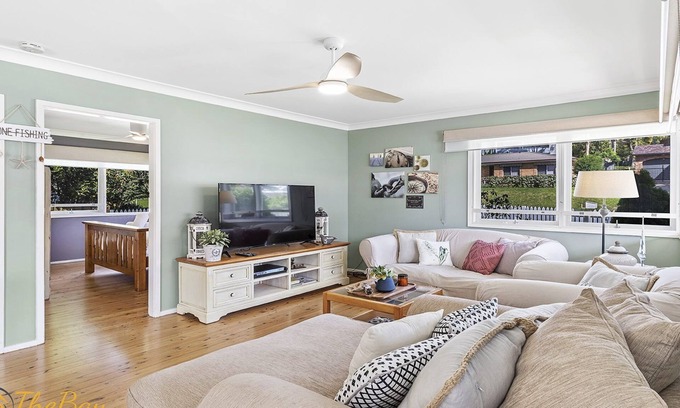 Lemon Tree Passage House | Morton Cottage at Lemon Tree - Pet Friendly - Walk to Water
