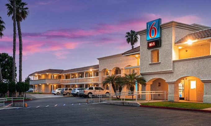 Carlsbad Hotel | Motel 6-Carlsbad, CA Beach