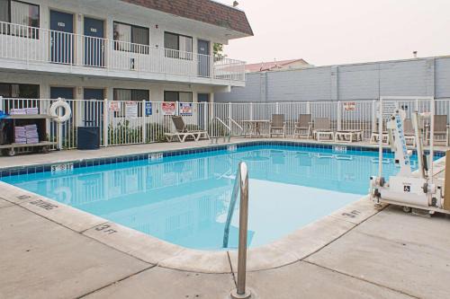 Kalispell Hotel | Motel 6-Kalispell, MT