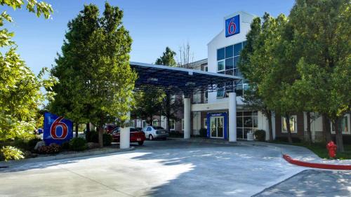 Lehi Hotel | Motel 6 Lehi, UT - Thanksgiving Point