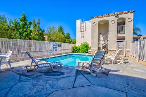 Sun City Hotel | Motel 6-Menifee, CA