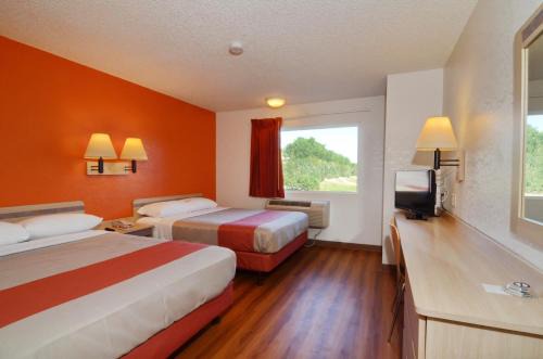Palm Springs Hotel | Motel 6-North Palm Springs, CA - North