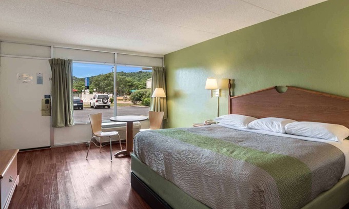 Pulaski Hotel | Motel 6 Pulaski, TN
