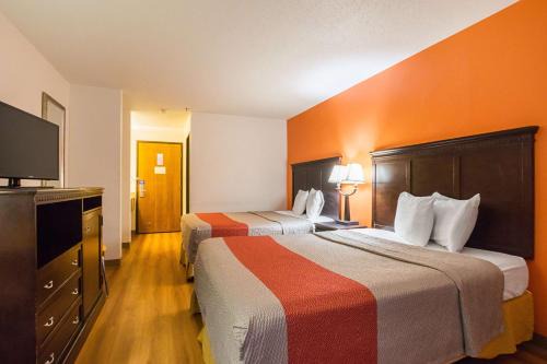 Waterloo Hotel | Motel 6-Waterloo, IA - Crossroads Mall - Cedar Falls