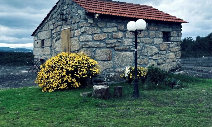 Seixo da Beira Cottage | Mountain Retreat Serra da Estrela with Pool for 2 People