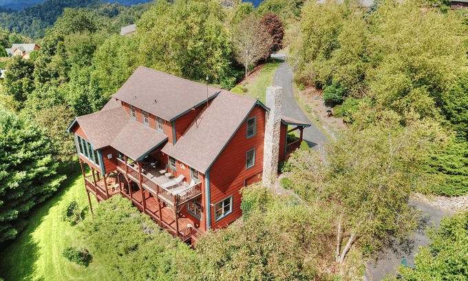 Boone Ski Chalet | Mountain View-Open for Bookings! Hot Tub, Pool Table, WiFI, AC, Views