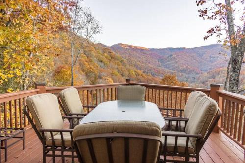 Whittier House | Mountain View Tree House w/country club amenities