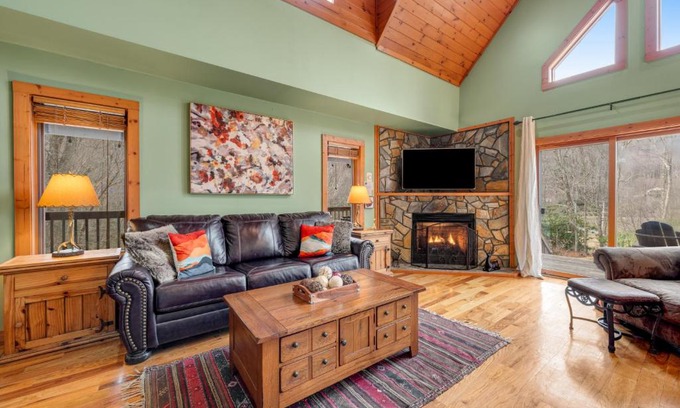 Charter Hills House | Mountain Waves