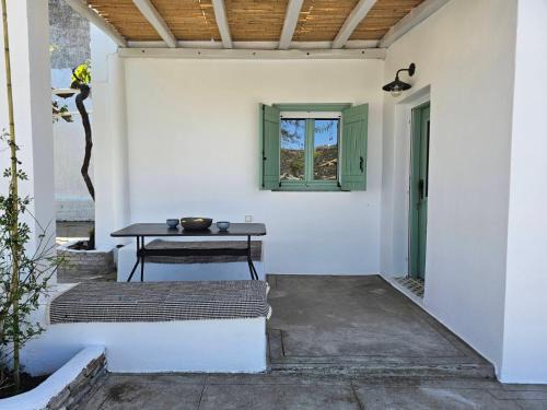 Skyros Town House | Mparmpa Nikoli