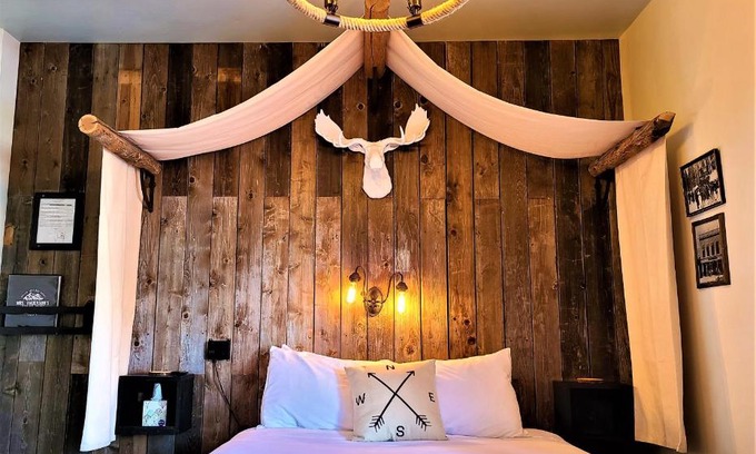 Leavenworth Hotel | Mrs. Anderson's Lodging