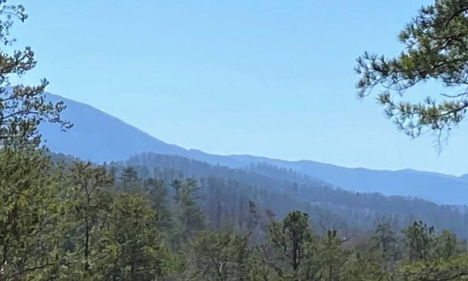 Gatlinburg - Pigeon Forge Cabin | Mtn.View from Hottub, A+ Location 2 Mi to PF.Pkwy,Not up Mtn,Private,SUPERCLEAN