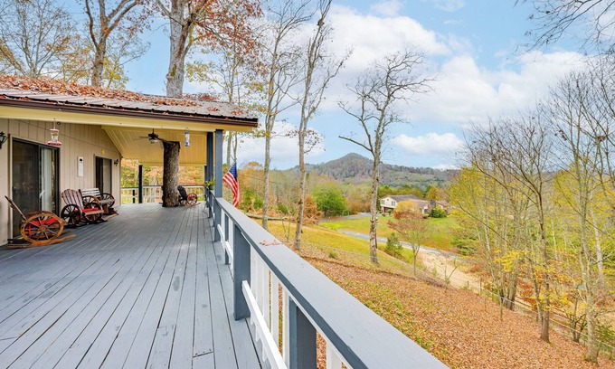 Franklin House | Mtn-View Home w/Game Room in Franklin!