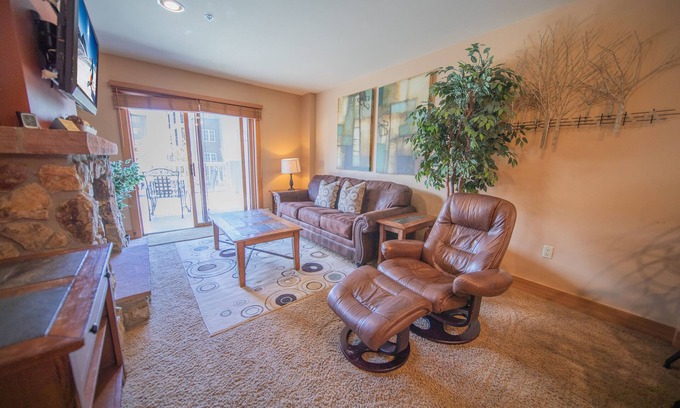 River Run Condo | Mtn Views, Walk to Slopes, Cozy Fireplace