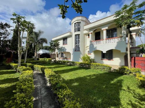 Mombasa Villa | Mudzini gardens - Luxury villa with a pool